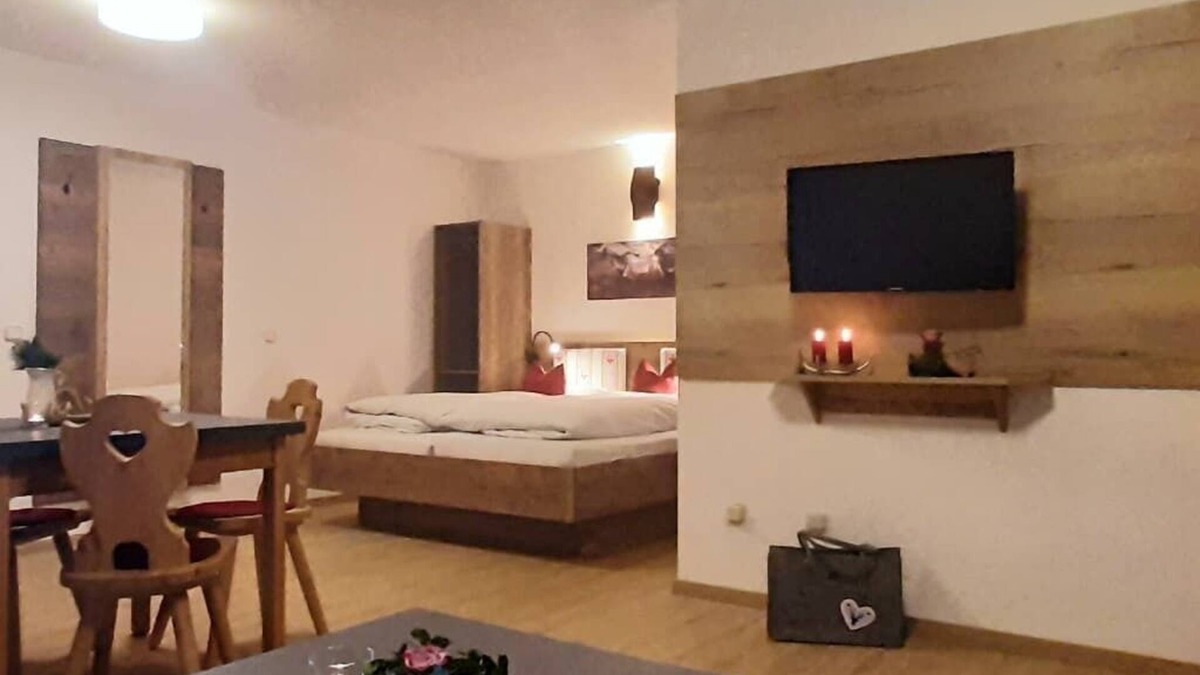 Neukirchen Beim Heiligen Blut Apartment | Vacation apartment for up to 3 people with terrace