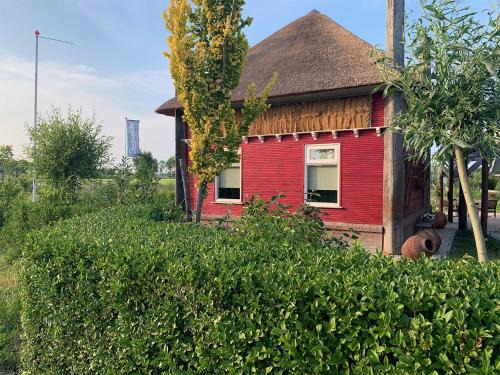 Ammerzoden Bed & Breakfast | De Rooie Hooimijt