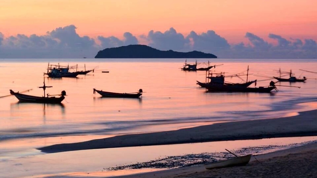 Hat Sai Ri Hotel | De Sea Almond Hotel Chumphon