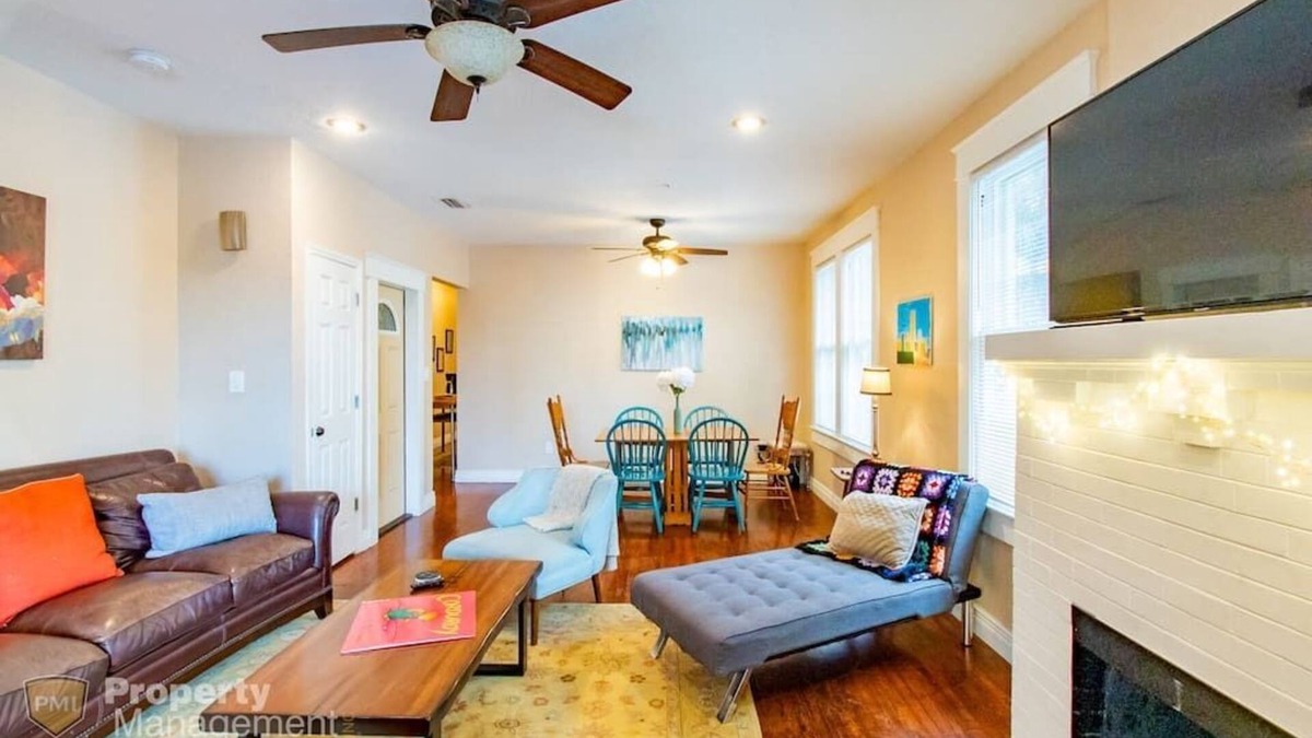 Hyde Park Apartment | Dead Poets Society- U of Tampa Flat in N Hyde Park
