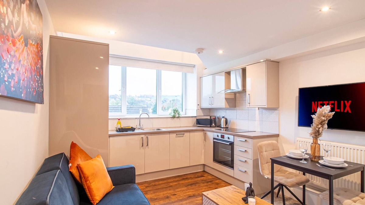 Kirkheaton Apartment | DealHouse 1-Bedroom Spiral Stairs & Shower-Bath