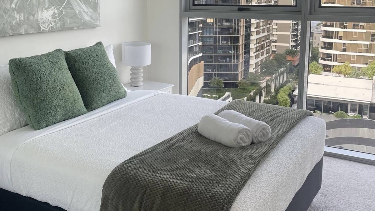 Newstead Apartment | Dean’s Place- Top-floor Luxury Stay in the City with Viewn15mins frm the Airport