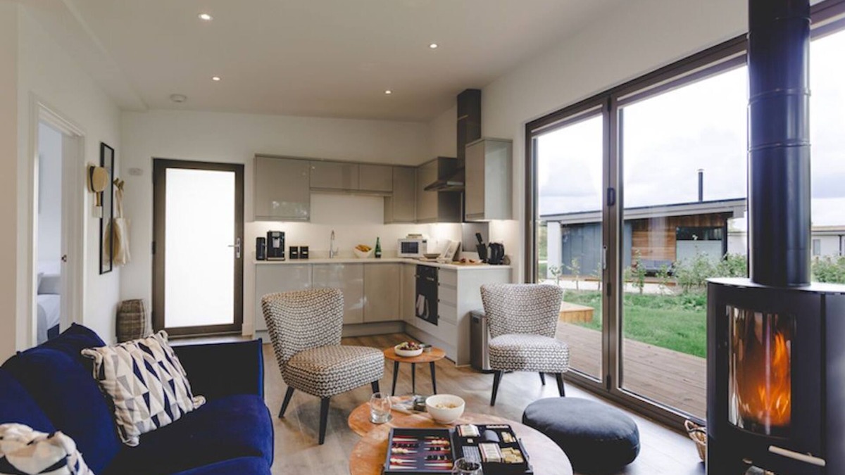 Colchester House | "Deben" Eco Lodge: Private Hot Tub