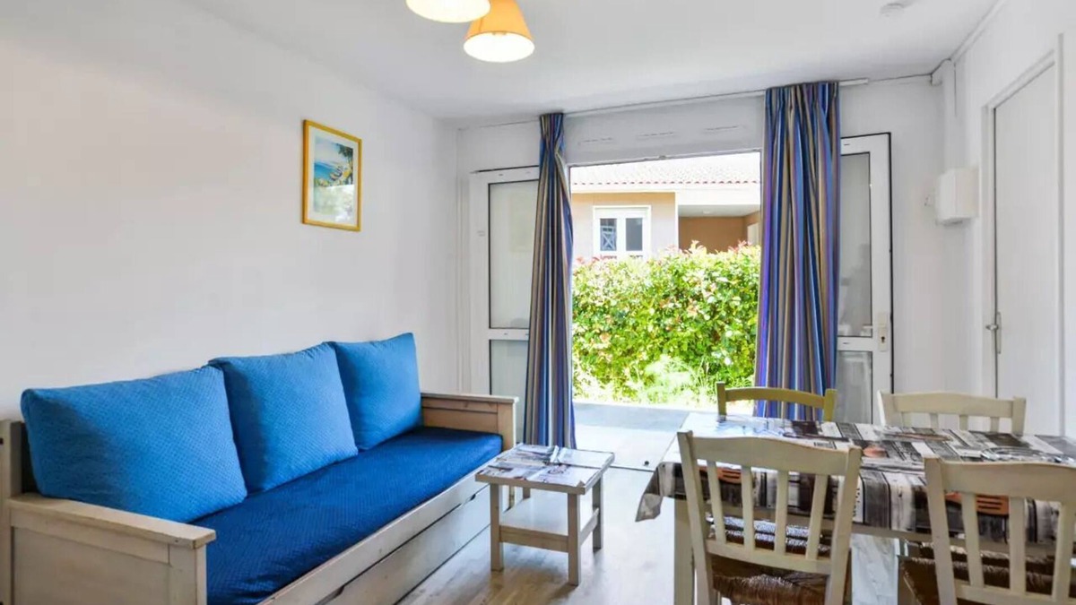 Carnoux-en-Provence Apartment | Debussy Residence - 2 Room Apartment - Budget - (4 People)