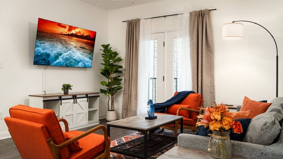 Whitestown Apartment | Decadent Haven Spacious 2BR 2BA King Beds WFH GYM