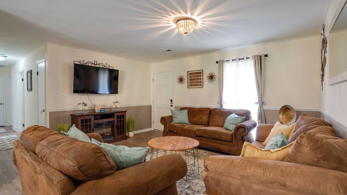 Decatur House | Decatur Vacation Rental Retreat w/Private Yard!