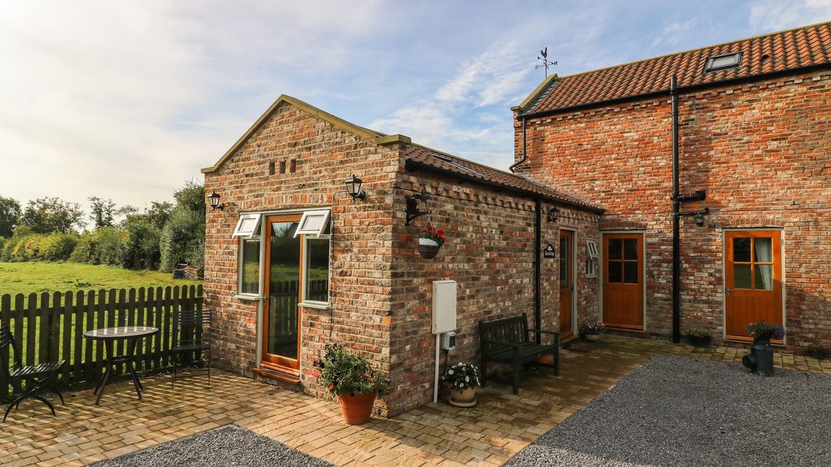 York Cottage | DECCA COTTAGE NIDD GRANGE, romantic, with a garden in York