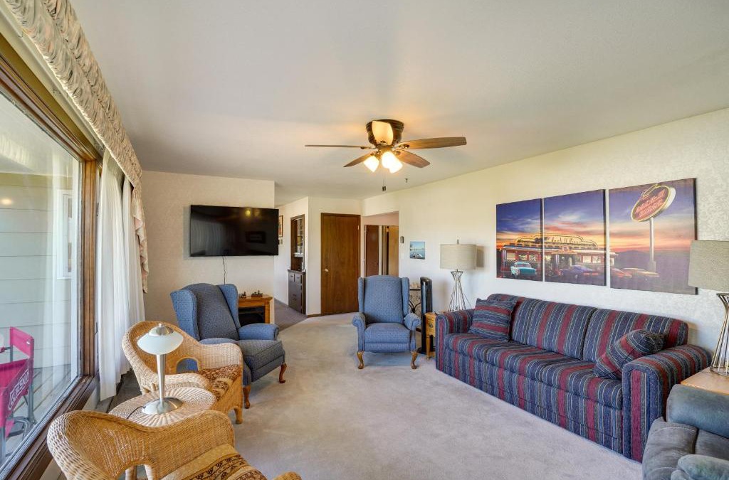 McClusky House | Deck and Yard Pet-Friendly McClusky Home!