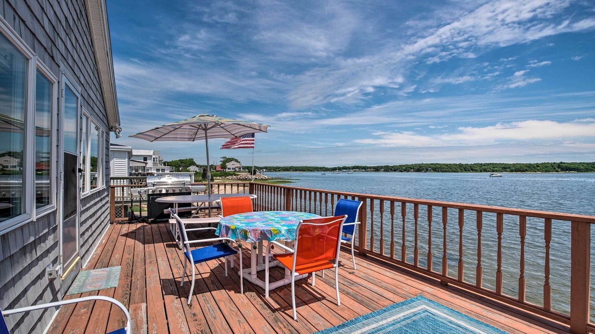 Wareham Center Cottage | Deck & Beach Access: Waterfront Cape Cod Cottage