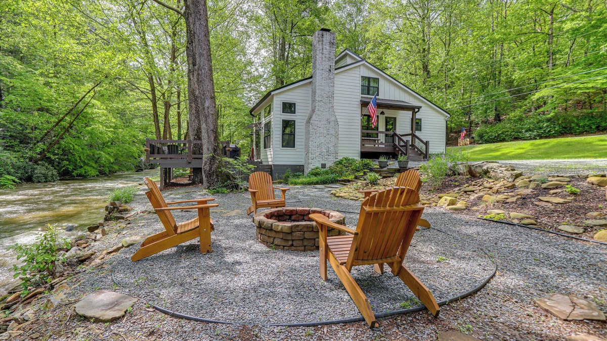 Ellijay Cottage | Deck & Fire Pit Bliss: Mountaintown Creek Cottage!
