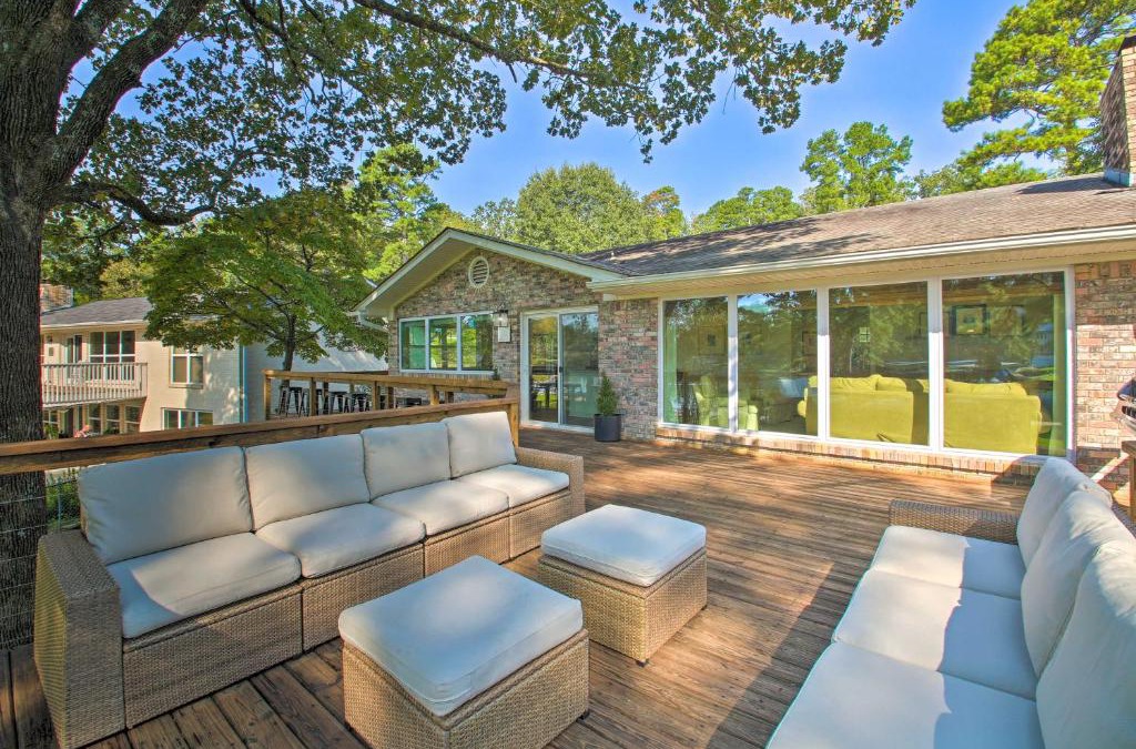 Piney House | Deck, Fire Pit Waterfront Lake Hamilton Home