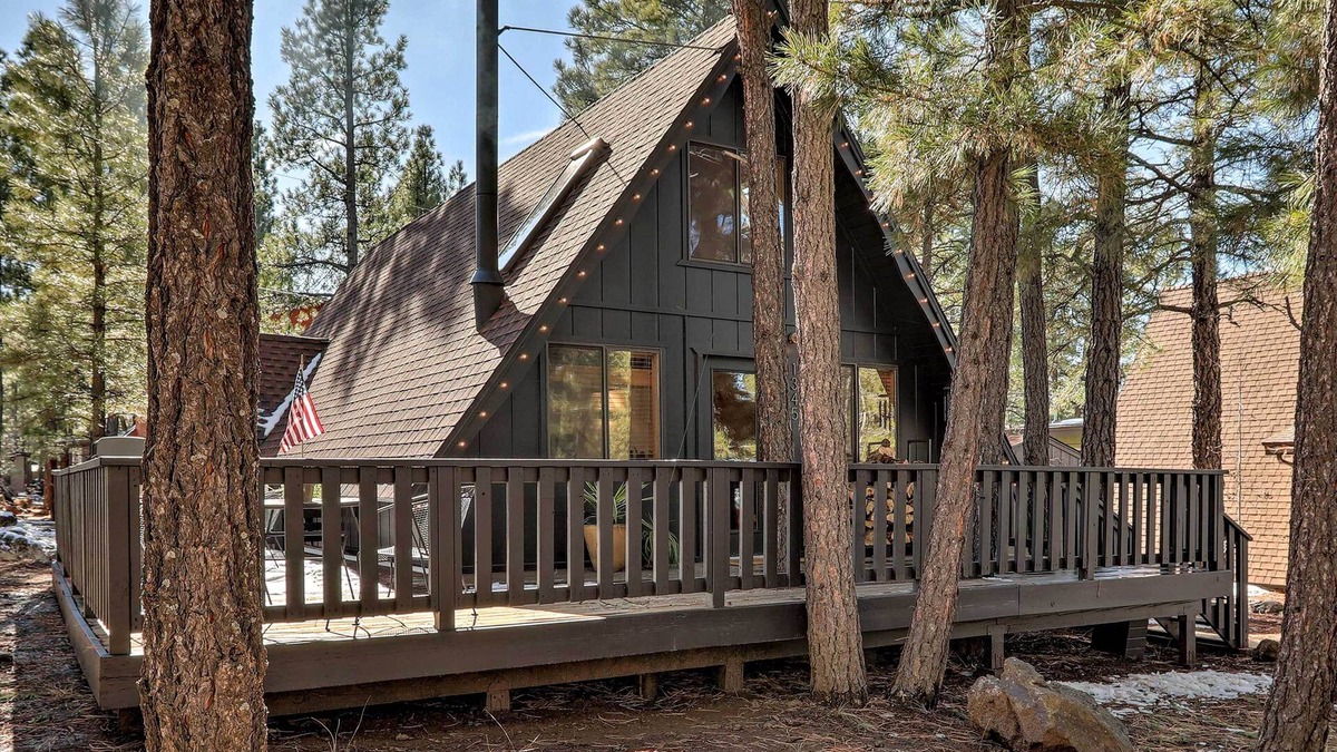 Munds Park Cabin | Deck & Forest Views: Munds Park A-Frame Cabin
