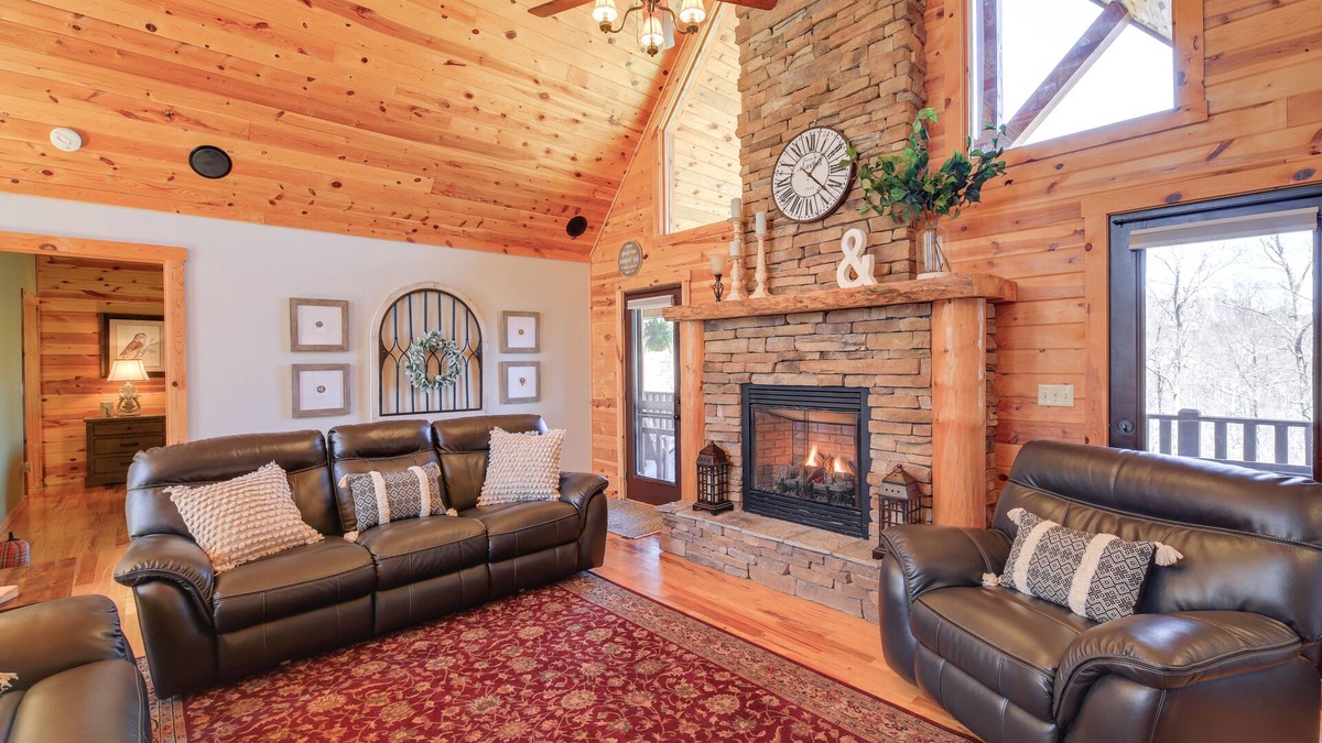 Sparta Cabin | Deck, Gas Grill + Mtn Views: Sparta Cabin Stay!