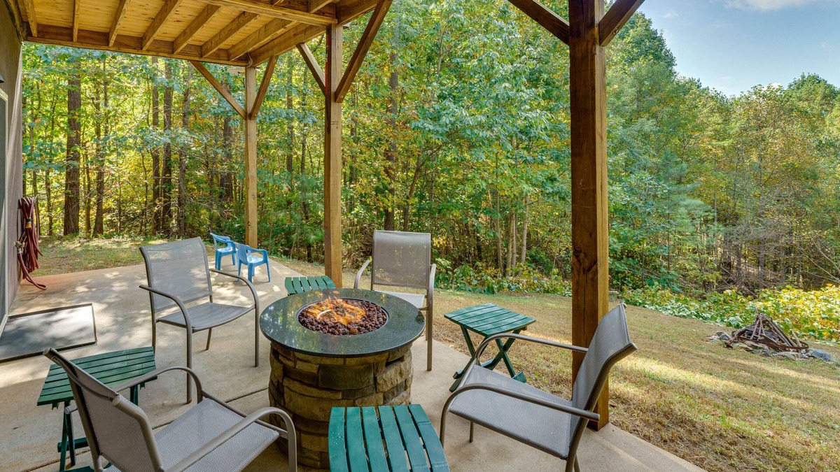 Bostic Cabin | Deck, Grill & Fire Pit: Blue Ridge Mountain Cabin!