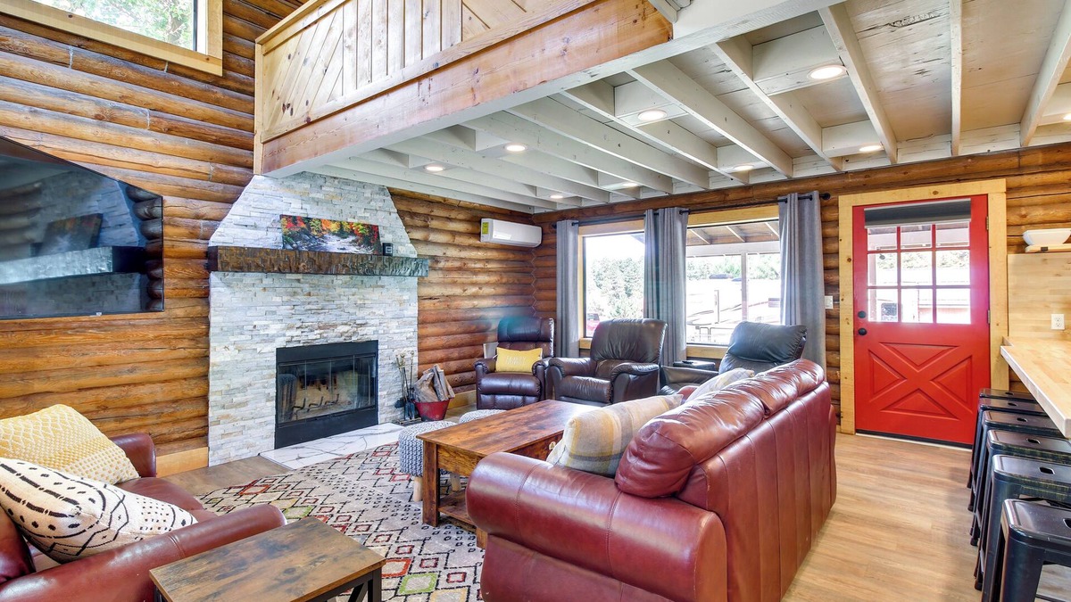 Clay Springs Cabin | Deck + Grill: Quiet Cabin Getaway in Pinedale