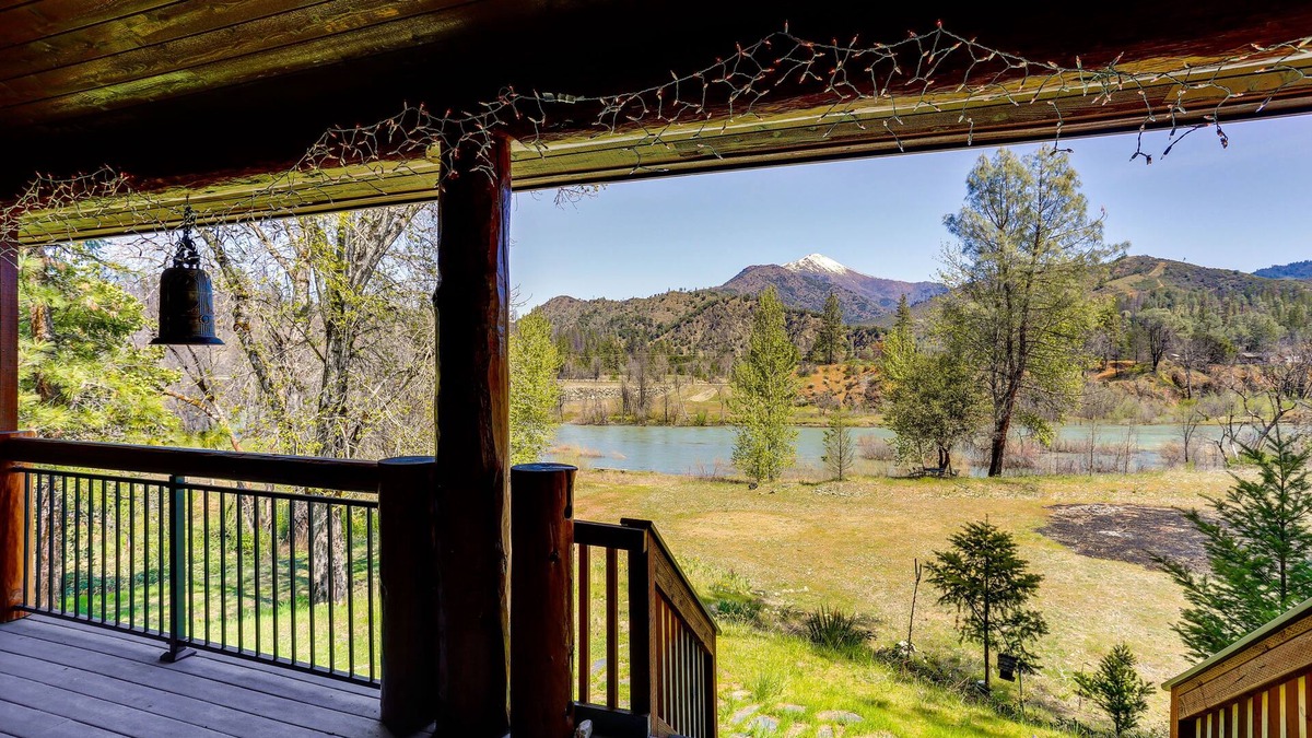 Junction City Cabin | Deck, Grill & River Access: California Escape!