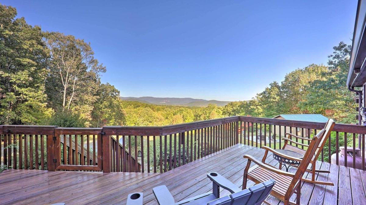 Hays Cabin | Deck & Mtn Views: Blue Ridge Cabin Near Hiking