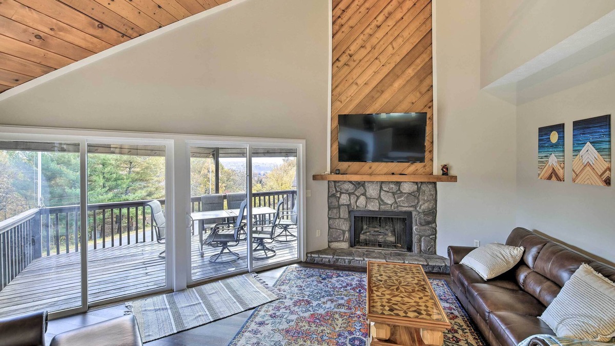 Lynn Garden House | Deck & Mtn Views: 'Fain Chalet' in Kingsport