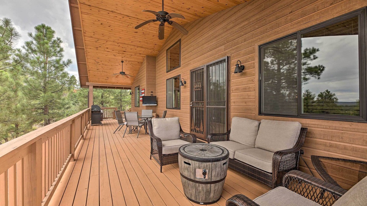 Sierra Pines Cabin | Deck & Views: Dog-Friendly Cabin in Show Low!