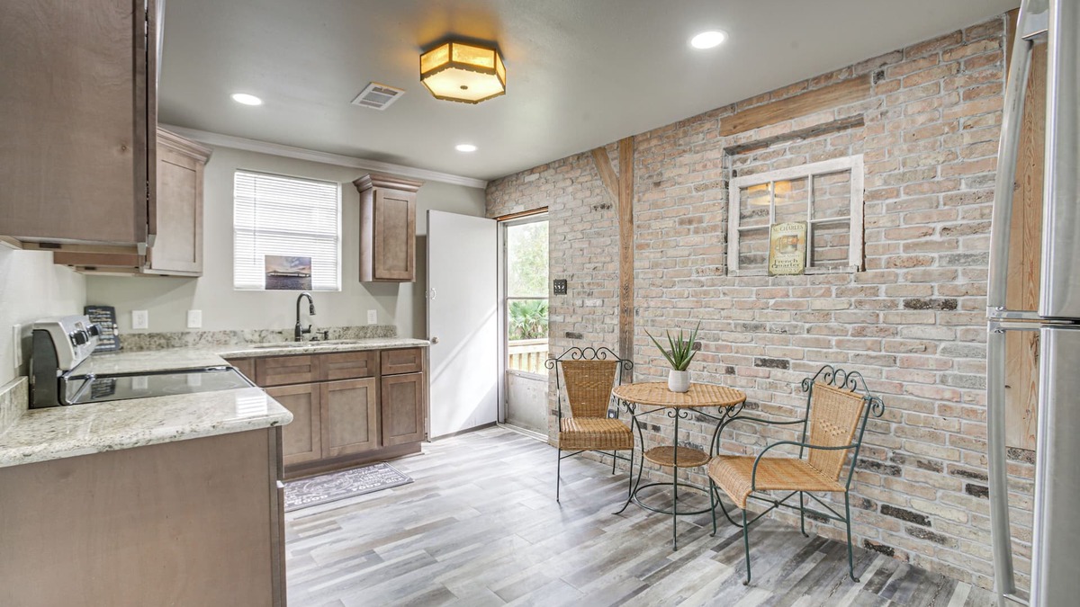 New Sarpy Cottage | Deck, Yard & Outdoor Dining: Destrehan Getaway!