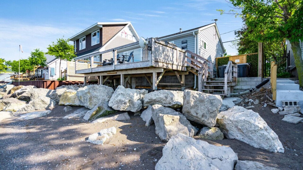 Leamington Apartment | Decked Out · Beachfront, Hot tub, Sunsets, Moonlight, Romance,