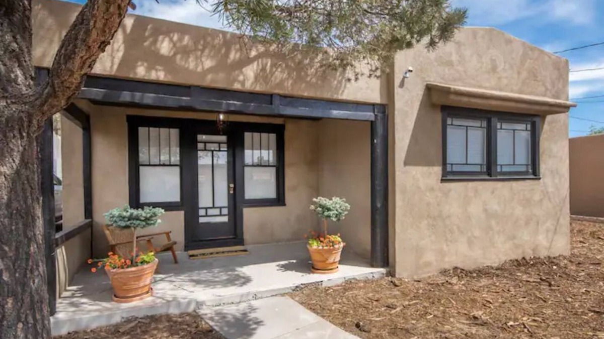 Huning Highland Historic District Cottage | Deco Chic Casita blocks from Trendy EDO