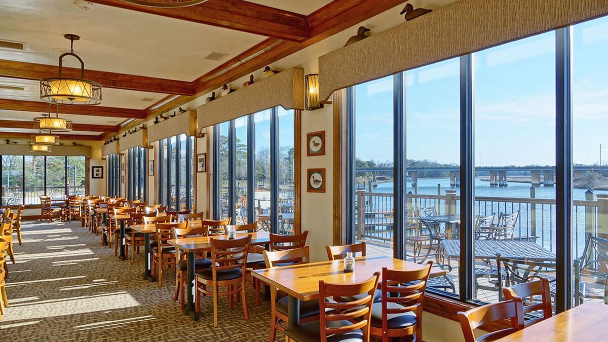 Suffolk Hotel | Decoys