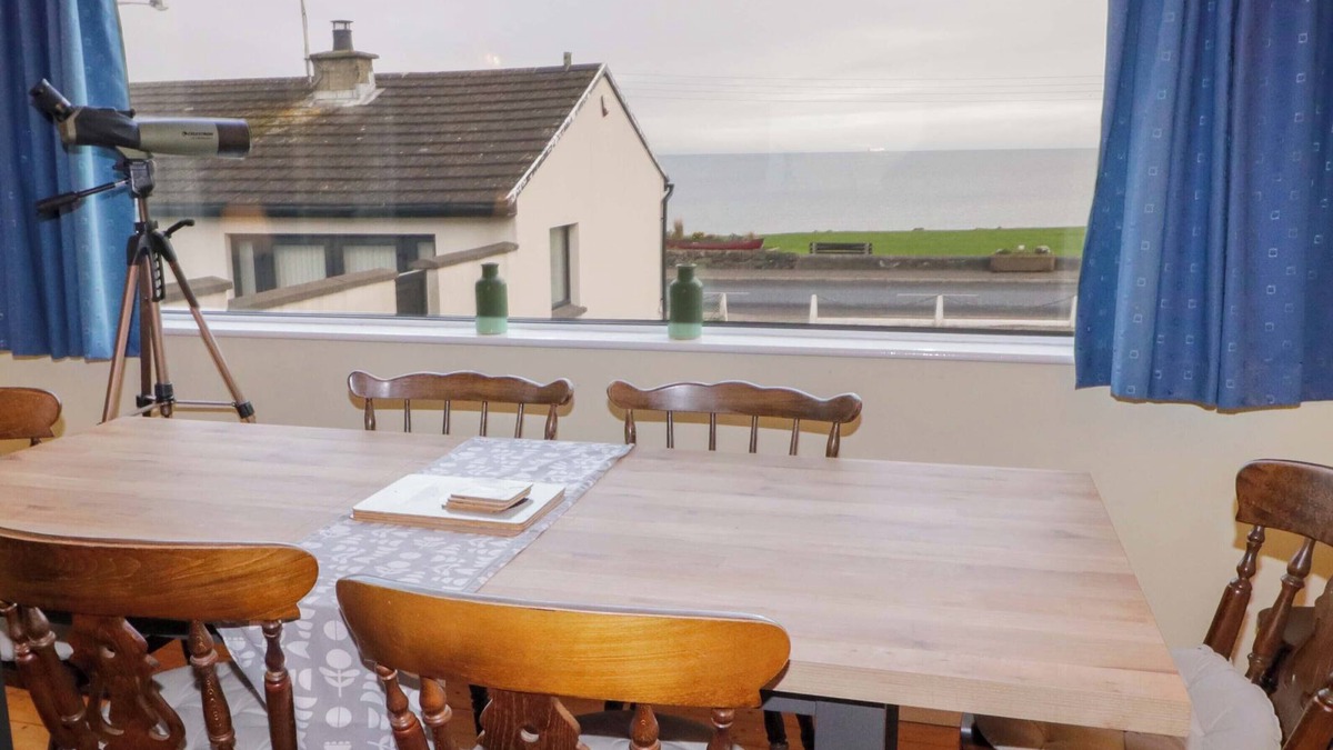 Donaghadee Cottage | DEE BY THE SEA, family friendly, with a garden in Donaghadee