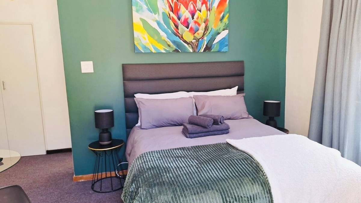 Kenridge Apartment | Dee-Ones at Napier , Self Catering with pool , 2 min from Durbanville Winelands