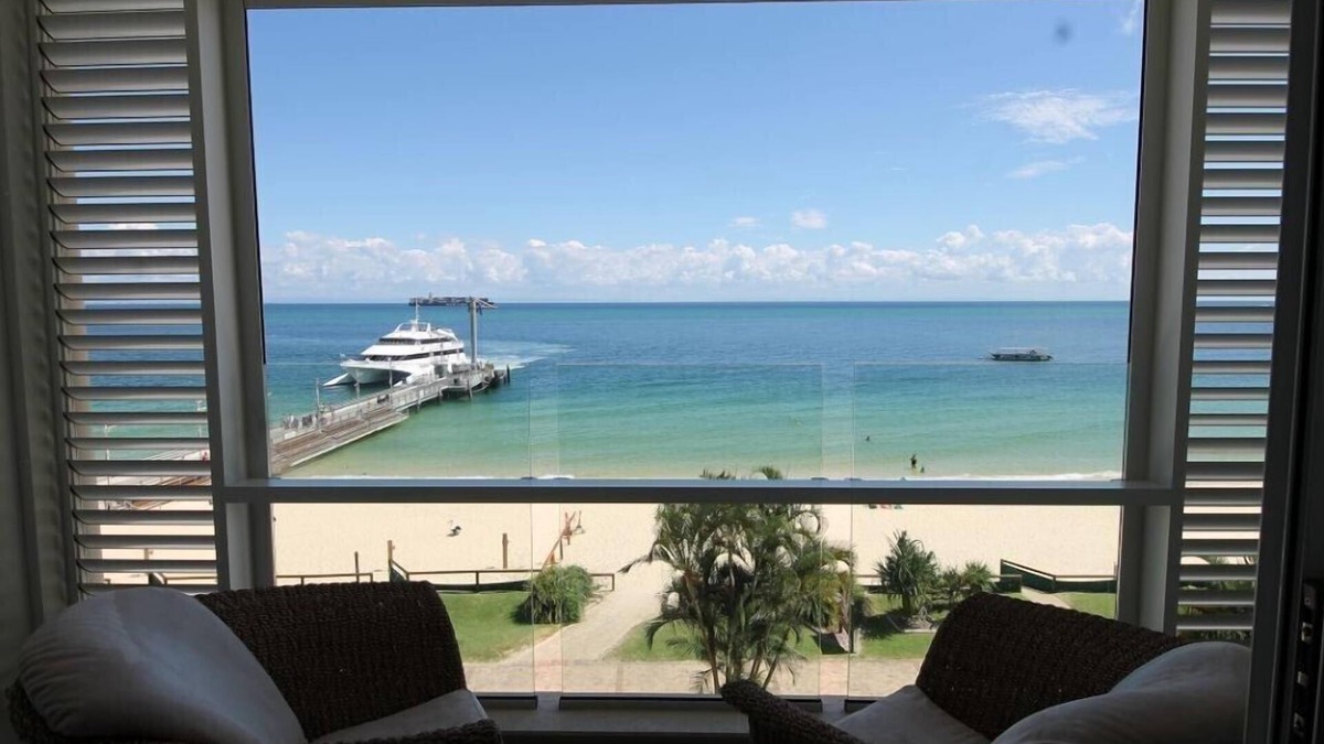 Brisbane Waterfront House | Deep Blue 11 Apartment Moreton island
