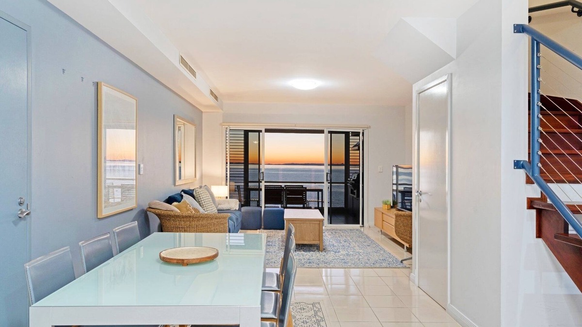 Brisbane Waterfront House | Deep Blue 13 Apartment Moreton island