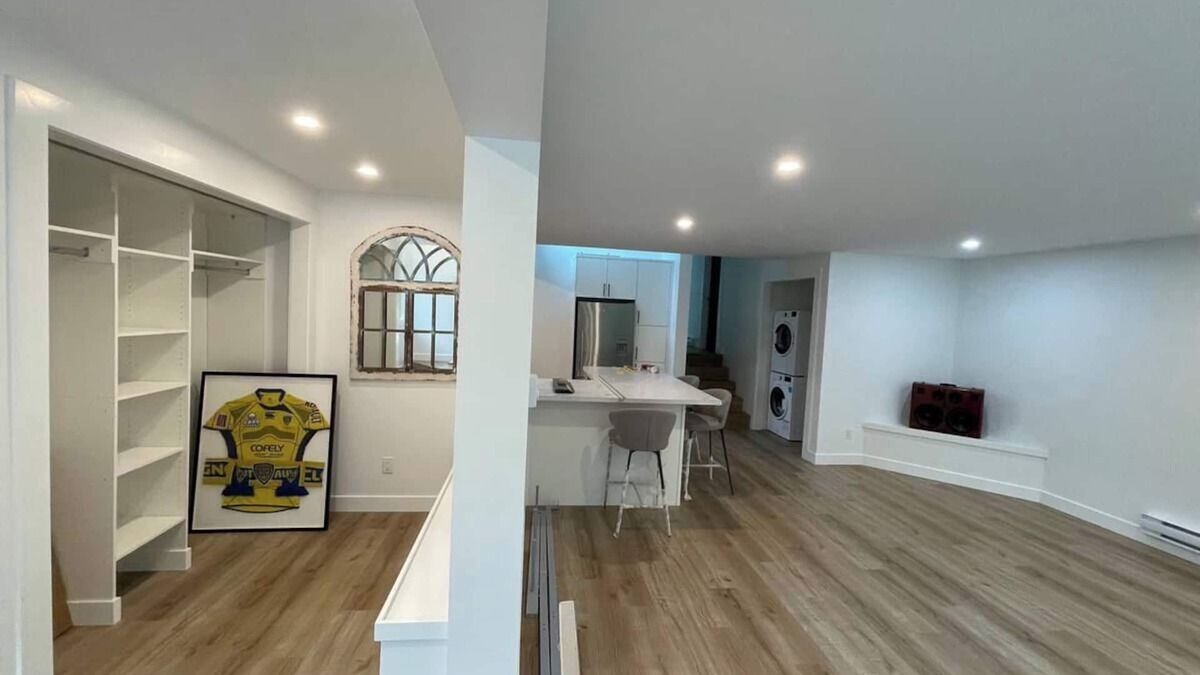 Deep Cove House | Deep cove dreaming? Brand new large private condo