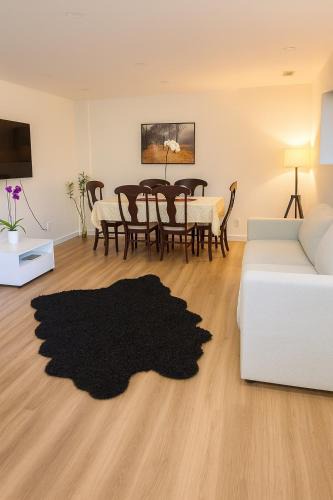 Dollarton House | Deep Cove holiday