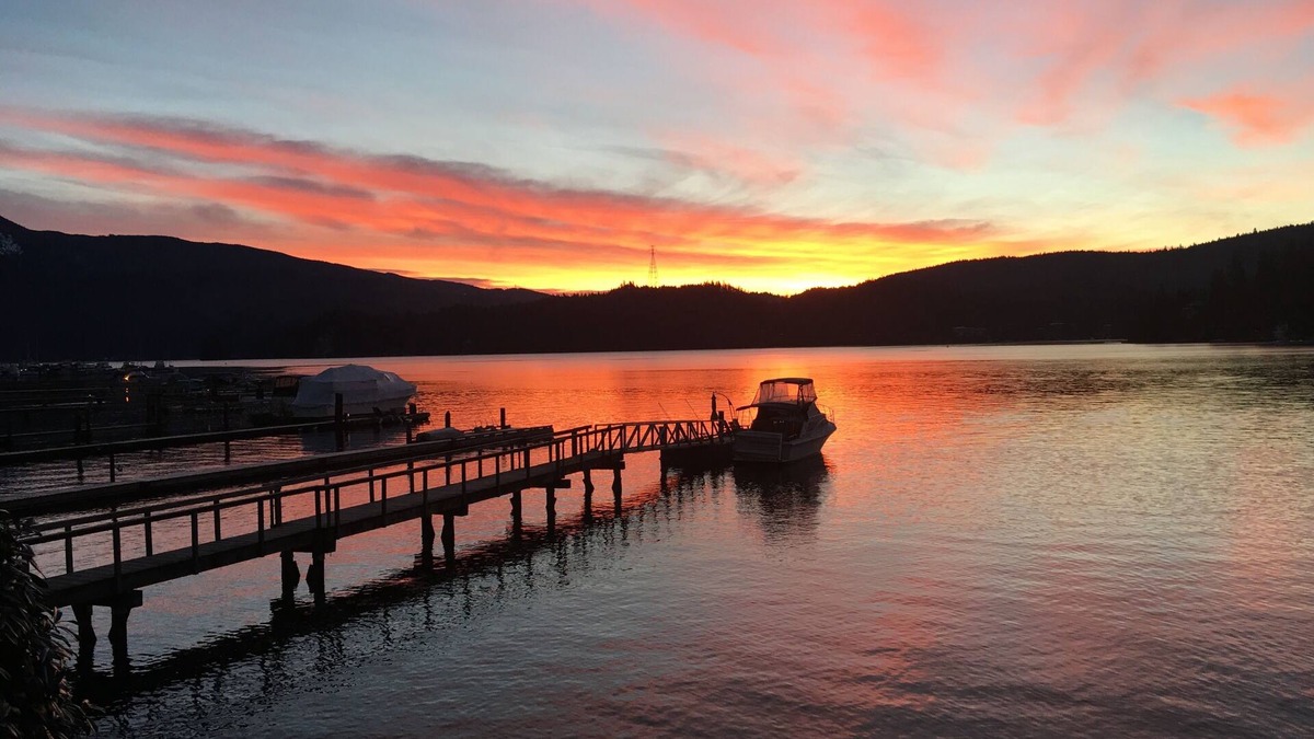 District of North Vancouver Apartment | Deep Cove Waterfront - The Wheelhouse