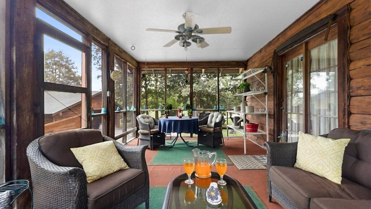 Williams Cabin | Deer Bend Cabin: A Woodsy Escape in the Heart of Southern Indiana