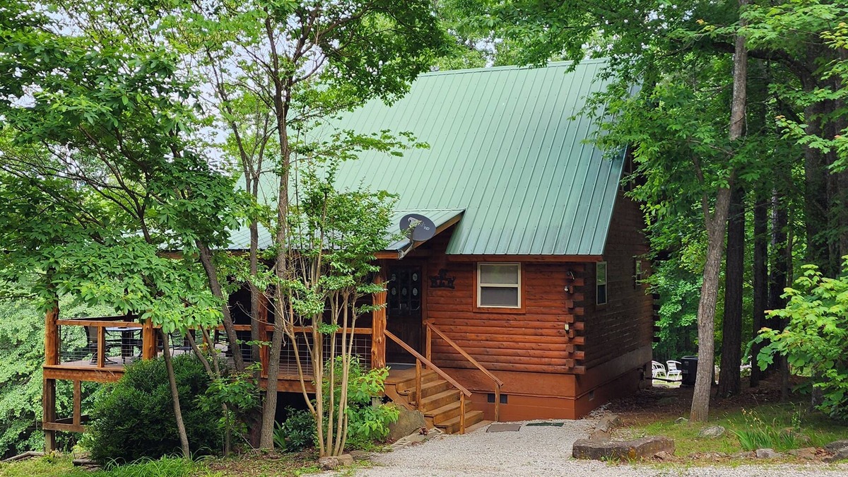Jasper Cabin | Deer Cabin Of Deer Lodge Cabin Rentals is a Secluded Ozark Cedar Log Cabin