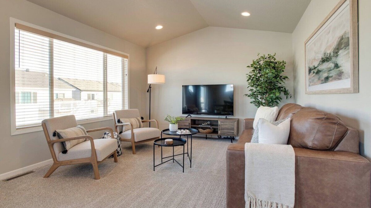 Fargo House | Deer Creek Haven · Easy Access to I29 & I94 | Family Friendly