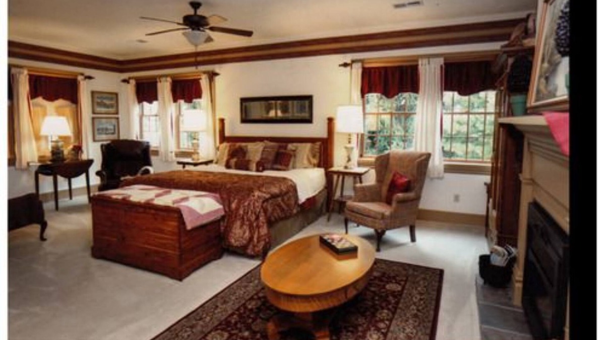 McClellandtown House | Deer Creek Winery and Watson Estate Bed & Breakfast