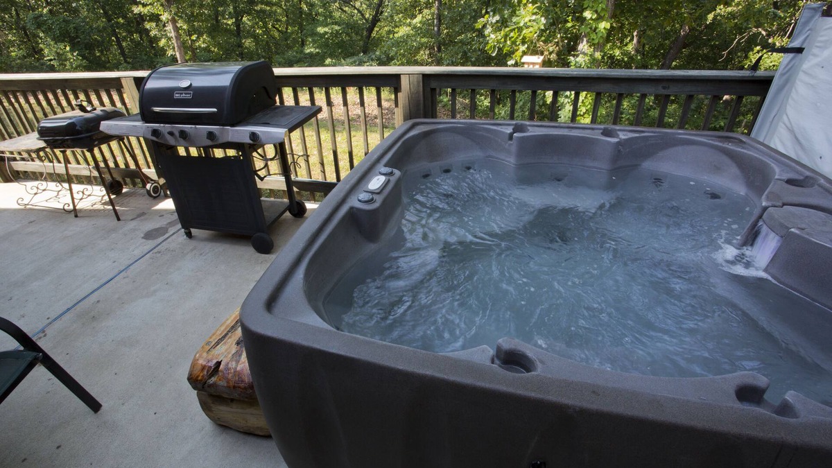 Branson Cedars Cabin | Deer Run Cabin - Private Hot tub, Loft/Game Room, 1 Mile to Thunder Ridge