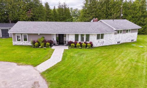 Lindsay House | Deer Run Cottage- Golf Course cottage