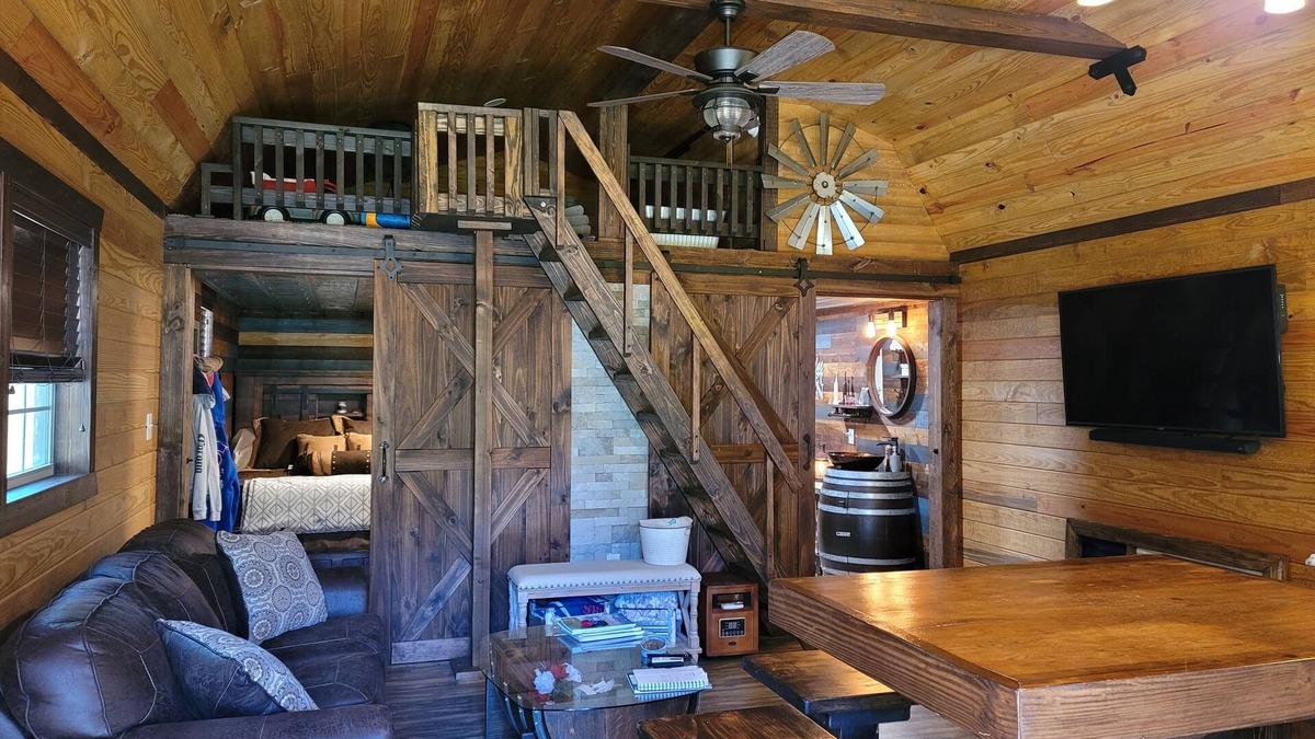 Somerville Cabin | Deer Trail Cabin sleeps 6 people