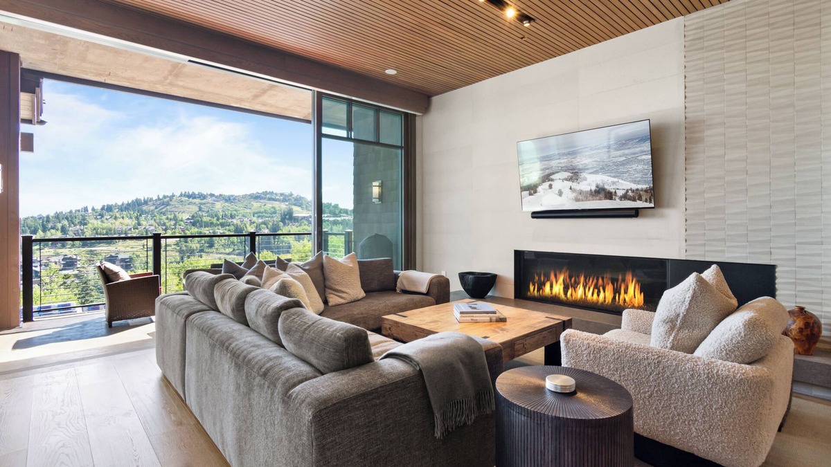 Empire Pass Condo | DEER VALLEY EMPIRE PASS SKI-IN/OUT TOWER CLUB AMENITIES POOL SPA FITNESS DINING