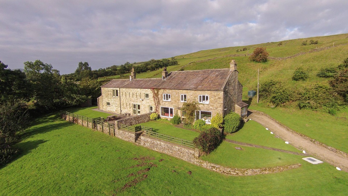 Horsehouse Cottage | DEERCLOSE WEST FARMHOUSE, pet friendly, with open fire in Horsehouse