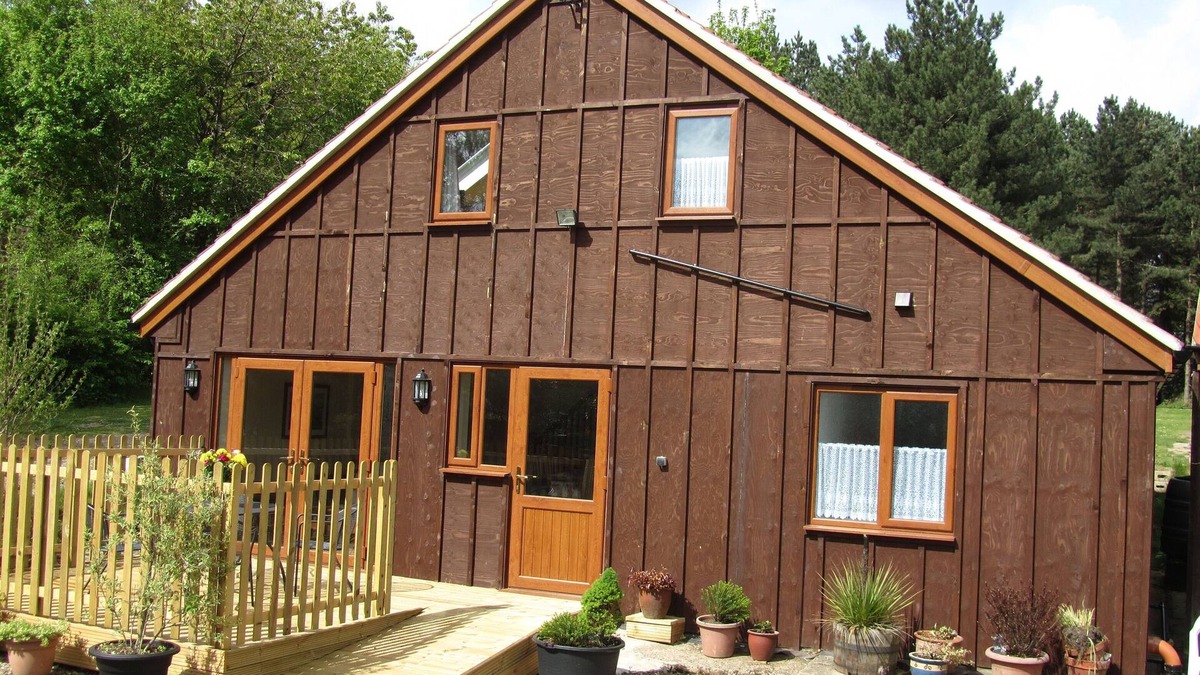Thorpe Market Cottage | Deerewood Cottage - Set Around An Old Farmyard In A Village Location