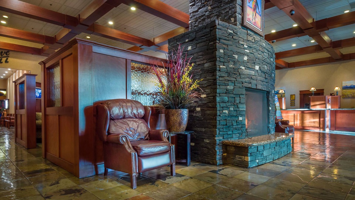 Southeast Calgary Hotel | Deerfoot Inn & Casino