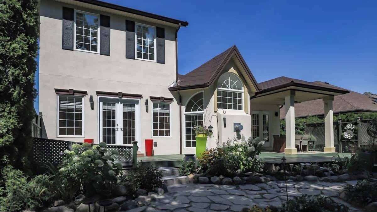 Historic Old Town Apartment | Deerview Suite - A sweet nature escape in NOTL