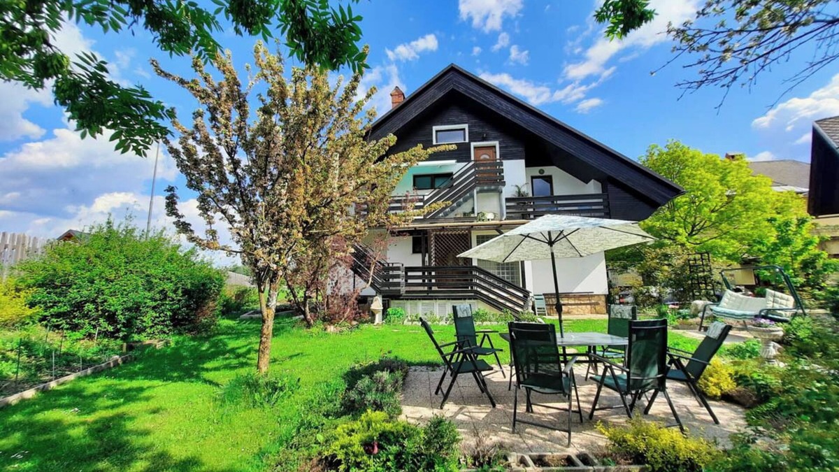 Bled House | Deerwood- Private large House relax with Bled castle view & Pretty Relax Garden
