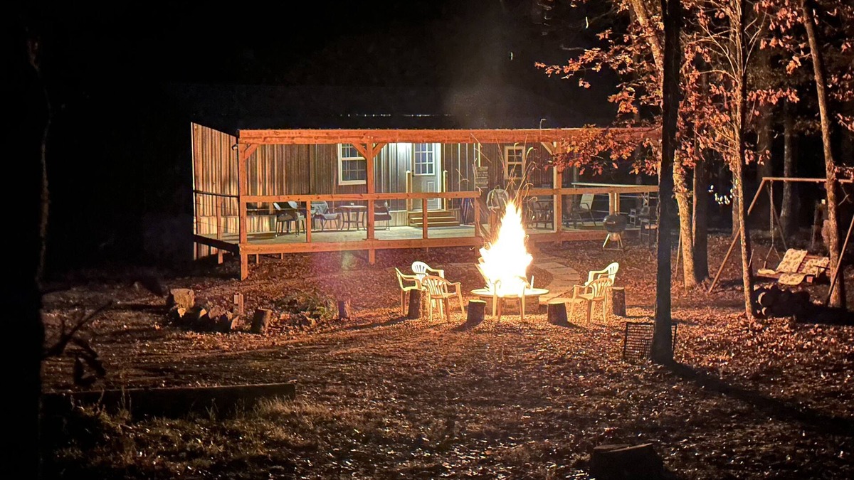 Amity Cabin | Degray Lake Cabin with kayaks available upon request