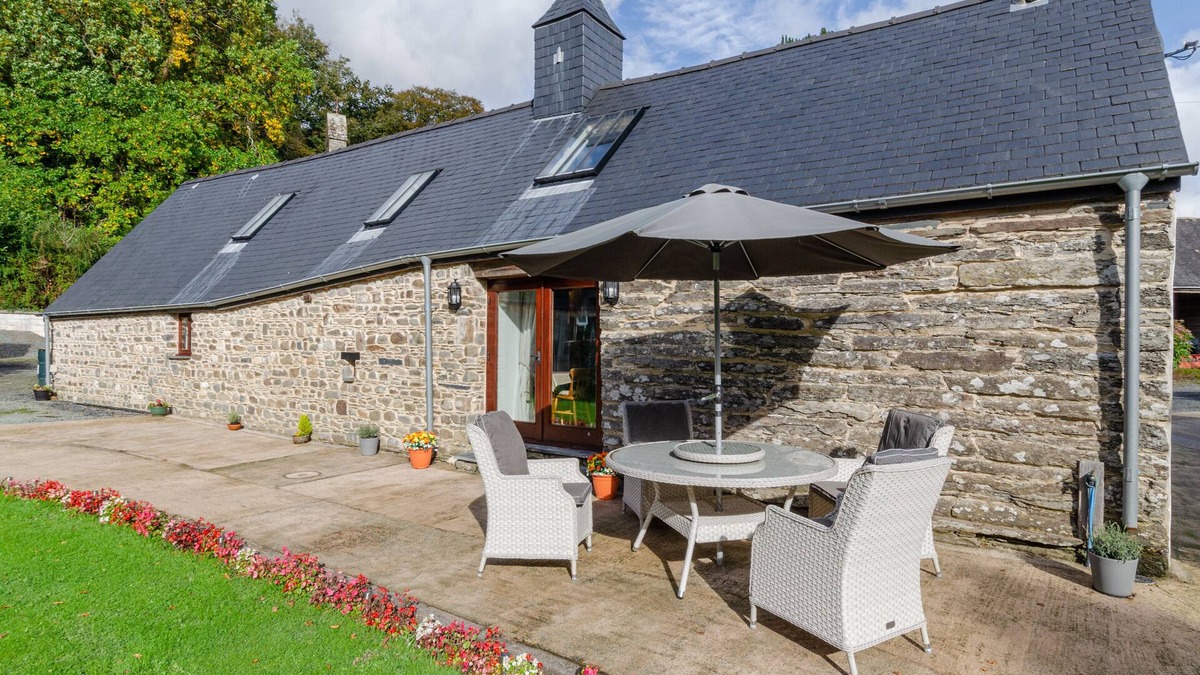 Lanwrin House | Degwm - Two Bedroom House, Sleeps 4