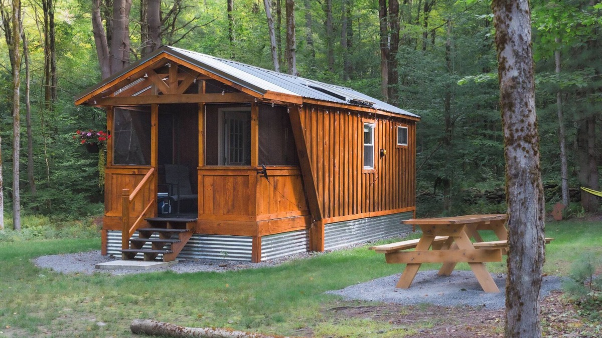 Durhamville Cabin | Deja Yu- Off Grid Forest Glamping Getaway - 1 Bedroom Cabin & detached Bathroom